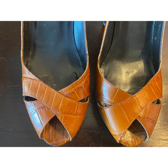 Stuart Weitzman Embossed Crocodile Peep Toe Platform Pumps in Brown size 8.5 - Picture 5 of 7